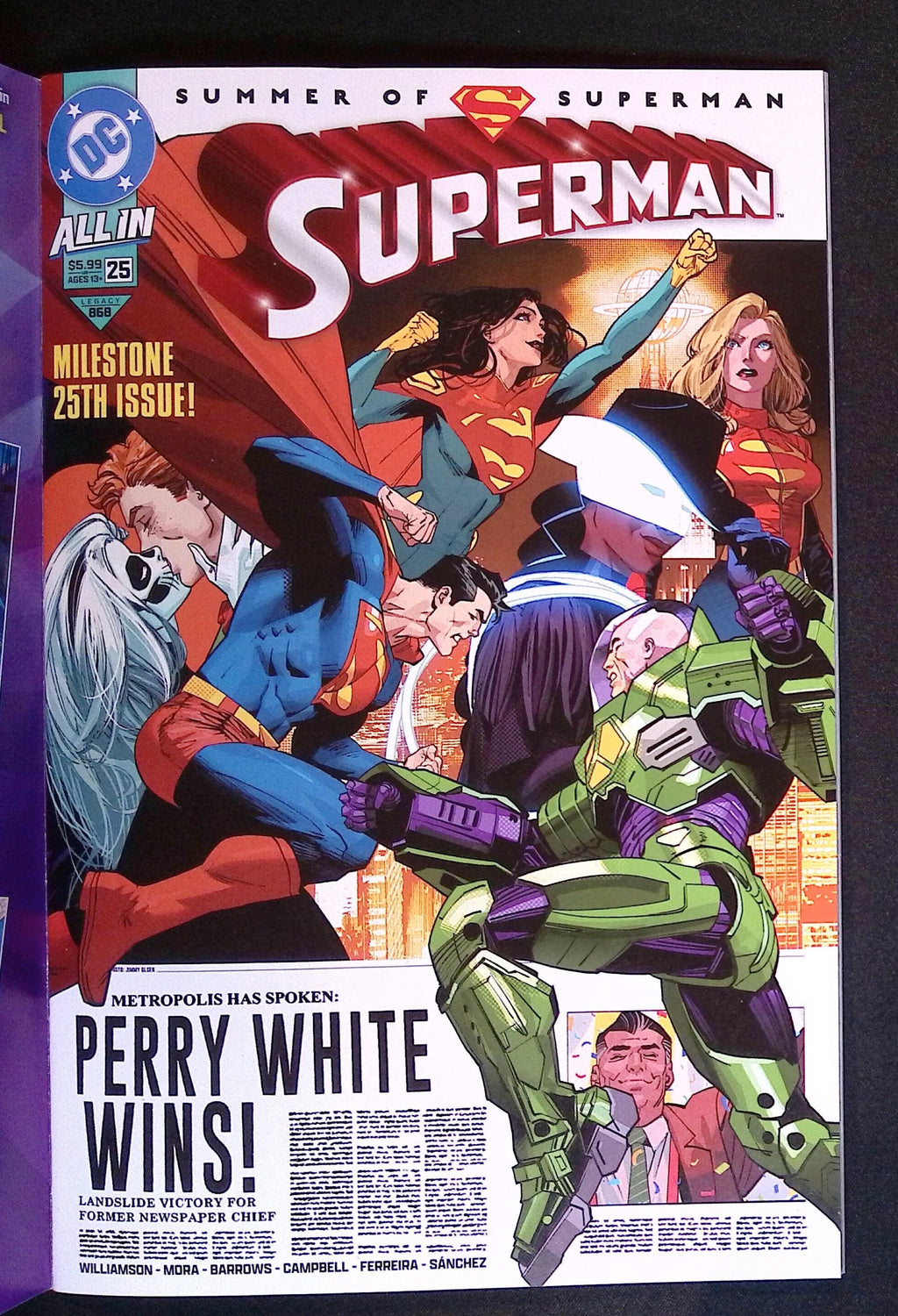 Superman # 25 Dan Mora Wraparound Foil Variant 2025 NM