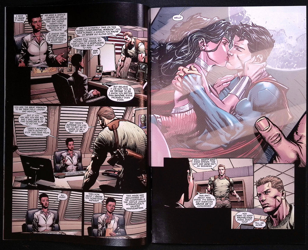 Justice League of America # 1 American Flag 2013 VF/NM