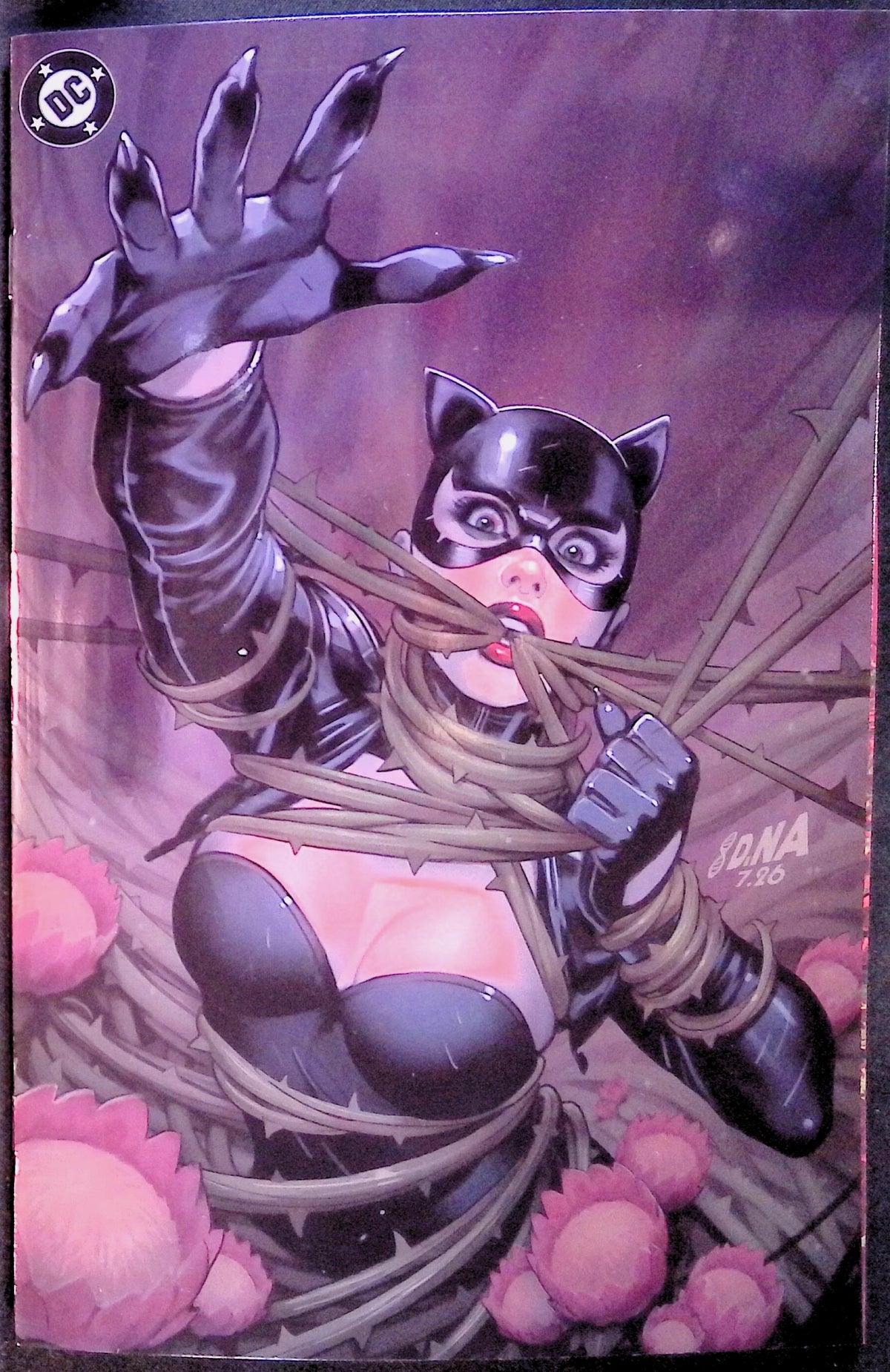 Catwoman # 92 Cover E David Nakayama Spot Foil Variant 2026 BN